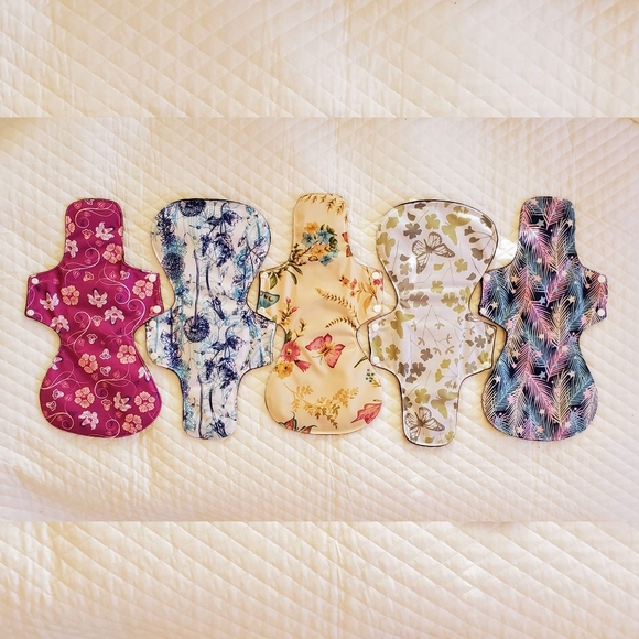 5 Pack - XXL Reusable Menstrual Pads - Absorbent Bamboo Charcoal - 16 in - Picture 1 of 5